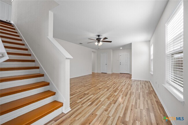 Foto del edificio - 14212 James Buchanan St