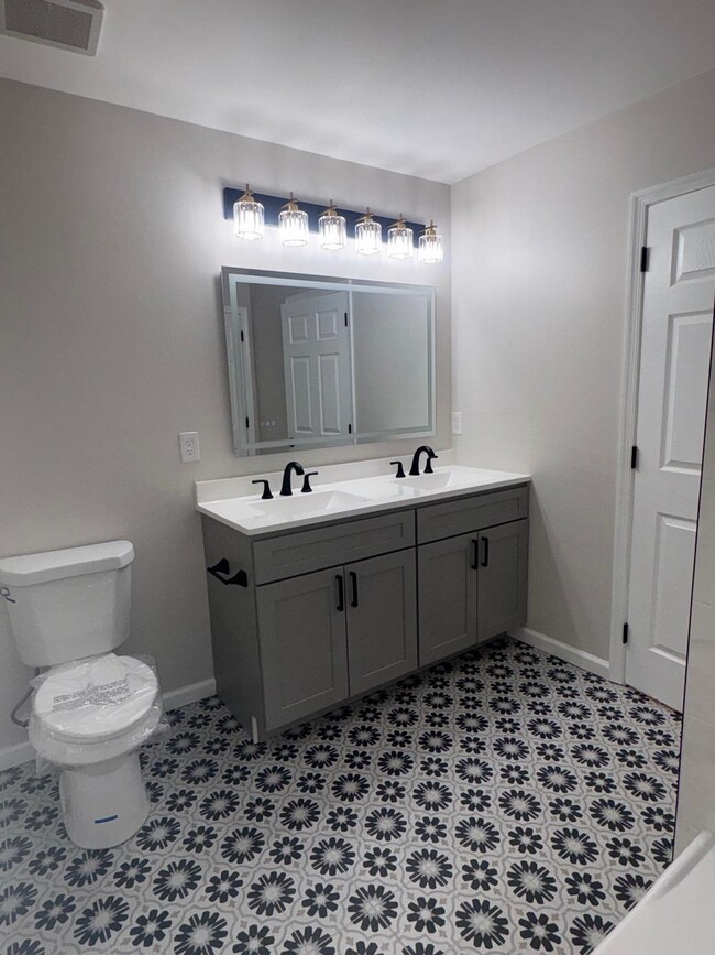 Foto del edificio - 7 Chapel Hill Rd