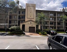 Building Photo - 900 SW 142nd Ave