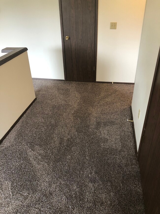 Building Photo - 305 NW Robert St