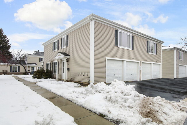 Building Photo - 1561 Quaker Ln