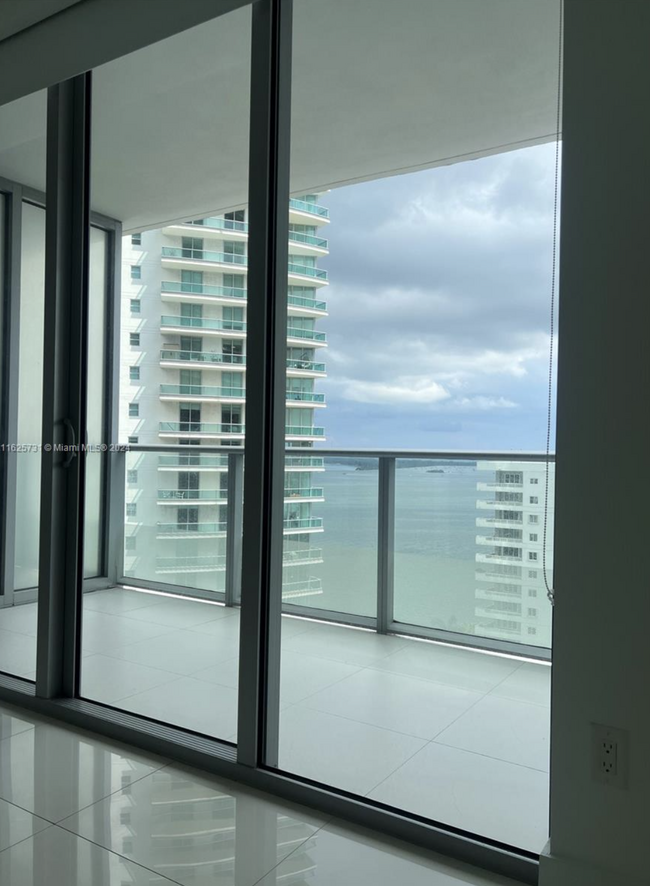 Building Photo - 1300 Brickell Bay Dr