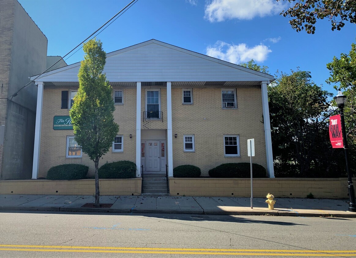 Primary Photo - 239 Hamilton St