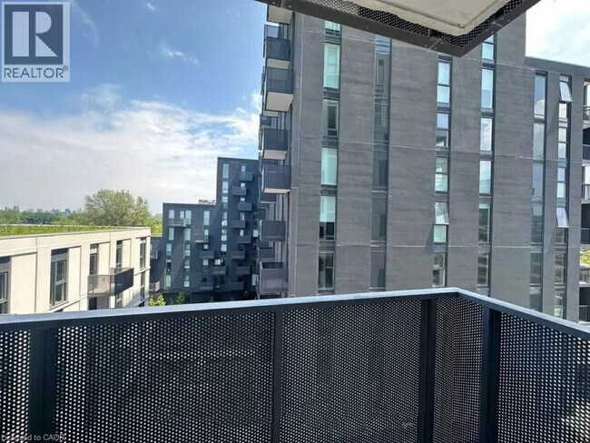 Photo du bâtiment - 500 Wilson Ave