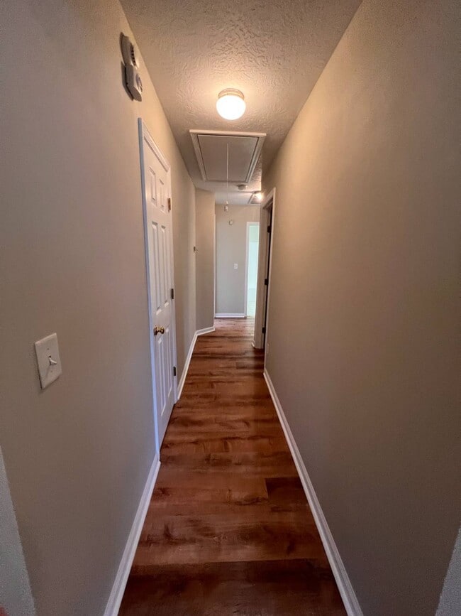 Building Photo - 204 Sand Fox Pl