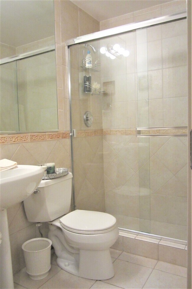 Foto del edificio - 2329 W Harrison St