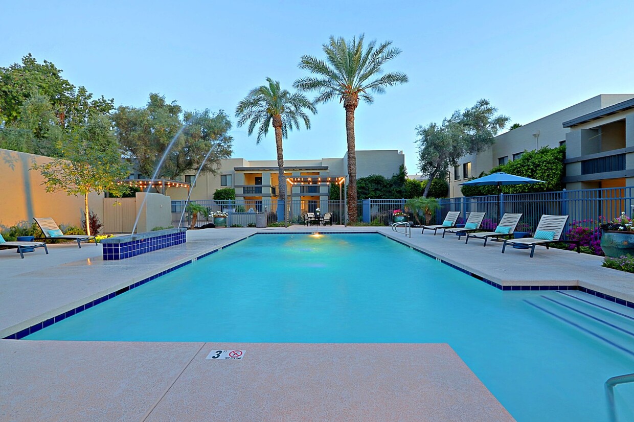 Foto principal - Palm Desert Apartments