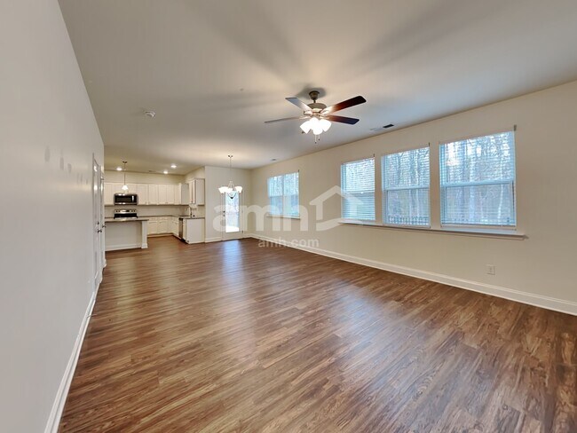Building Photo - 574 Pointe Dr