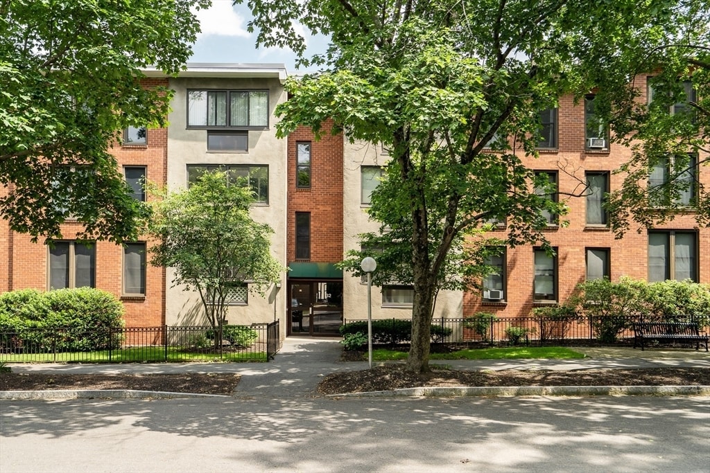 Photo - 32 Juniper St (Brookline, MA)