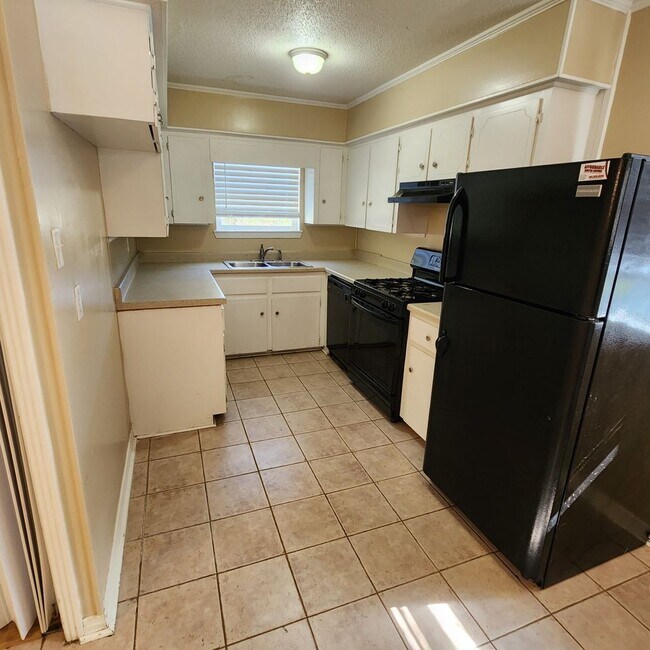 Building Photo - BELOW MARKET RENT!