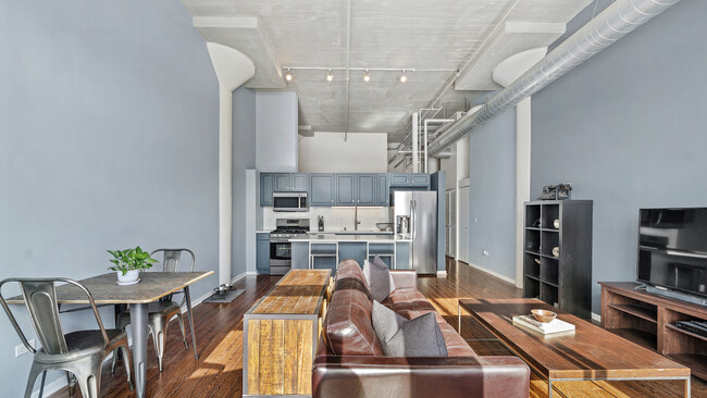 Building Photo - 1525 S Sangamon St