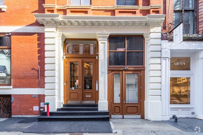 Entrada - 54 Greene St