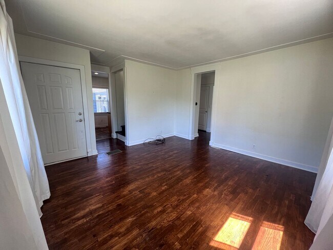 Building Photo - Adorable 4 bedroom home!