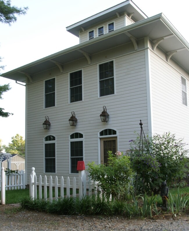 7 yo recreation of Italianate Cottage - 14785 Berlin Tpke