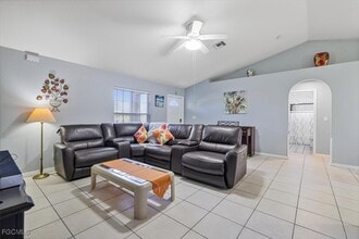 Building Photo - 1405 SW 9th Ave