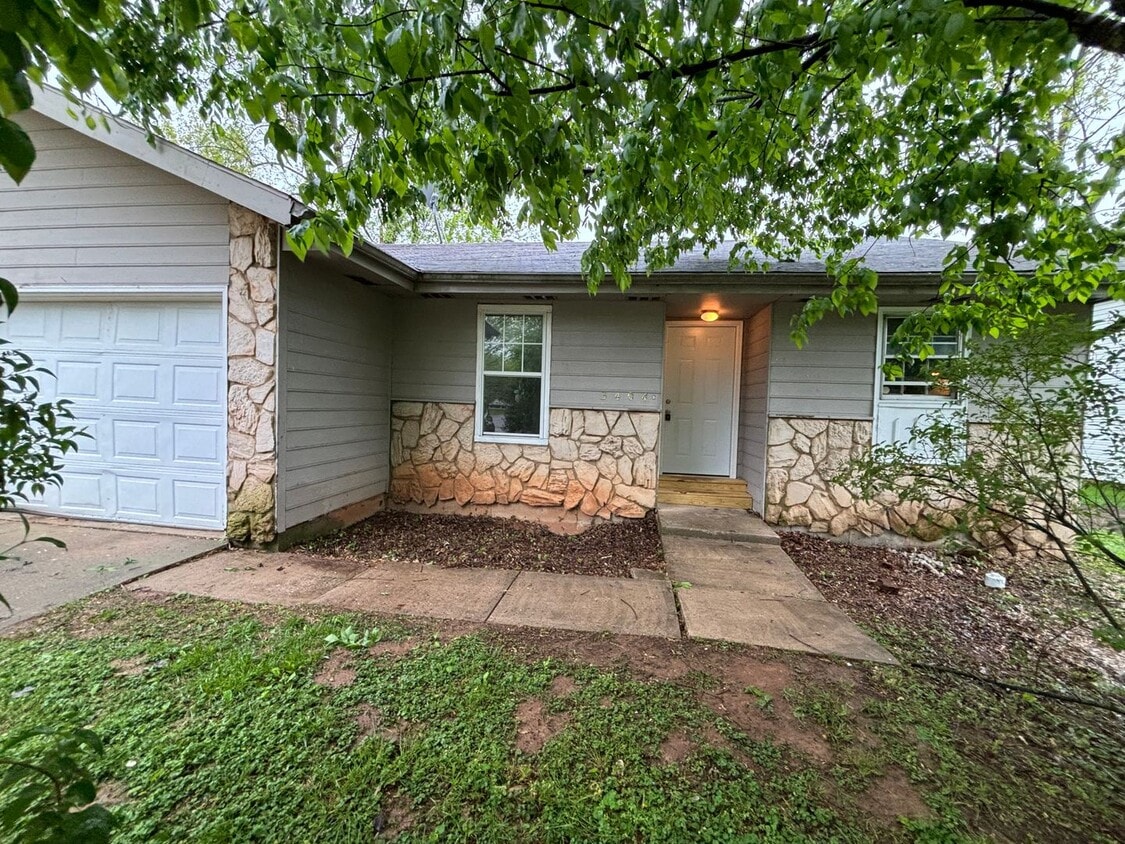 Foto principal - 2 bedroom 2 full bath 1 car garage availab...