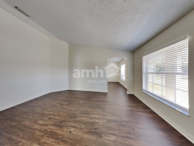 Foto del edificio - 581 NW Goldcoast Ave