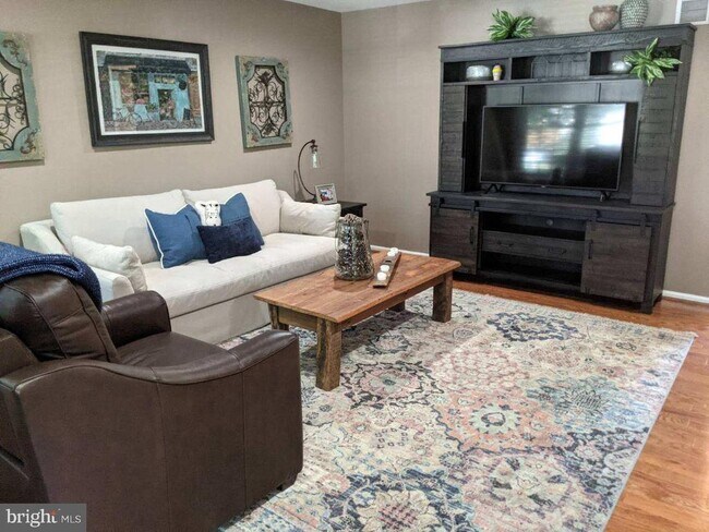 Foto del edificio - 655 Shropshire Dr