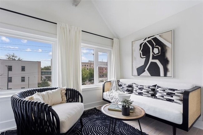 Foto del edificio - 724 Charles Allen Dr NE