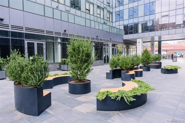 Foto del edificio - 144-49 Northern Blvd