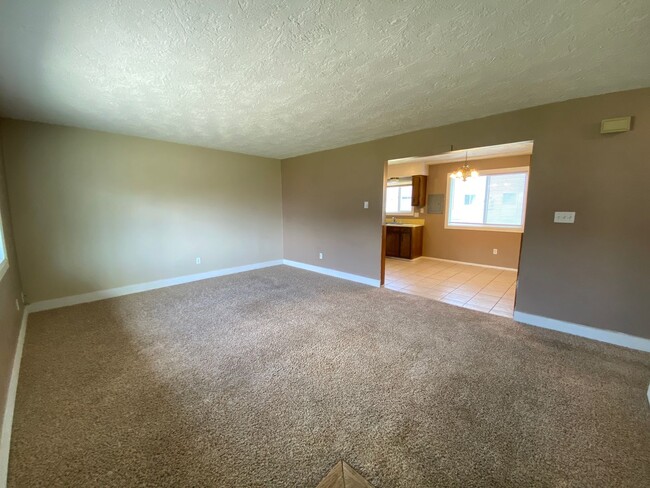 Building Photo - 2 bed / 1 bath apartment in Idaho Falls