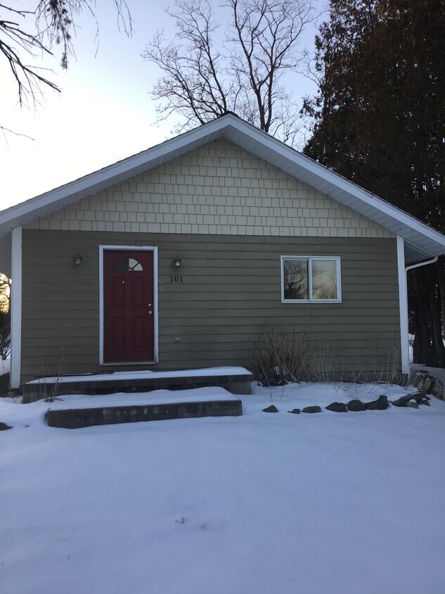 Primary Photo - 101 Cardinal Ln