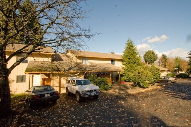 Building Photo - Tualatin 4-Plex