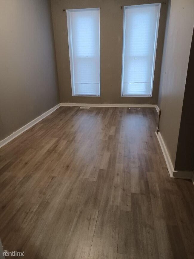 Building Photo - 1 br, 1 bath Triplex - 710 N Fulton Ave 3r...