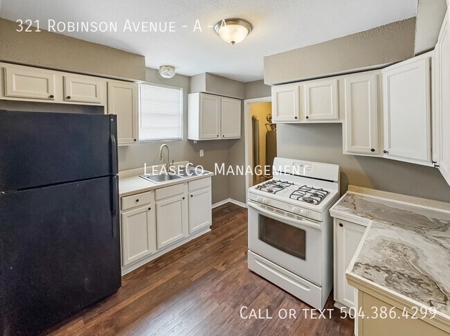 Foto del edificio - 321 Robinson Ave