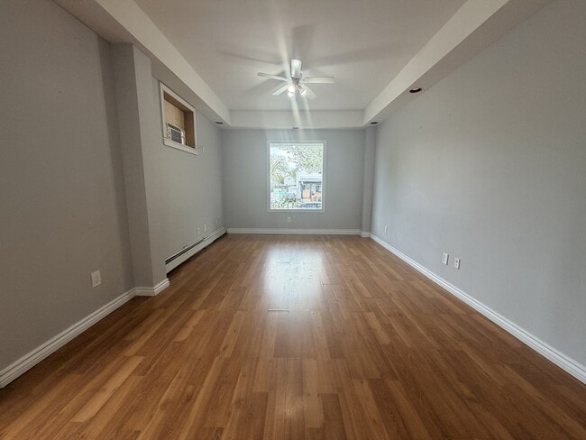 Building Photo - 257 Vidal St S