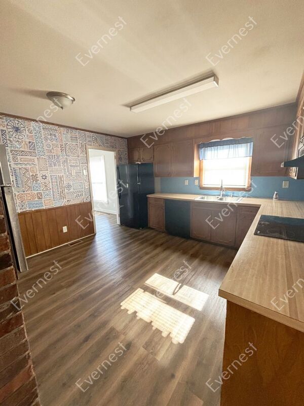 Building Photo - 172 Laburn Ave