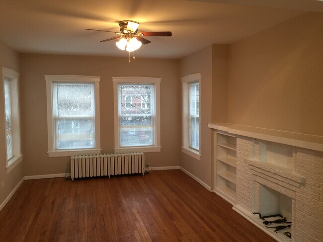 Foto del edificio - 5235 W Montrose Ave