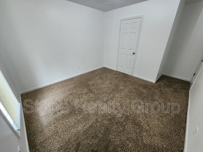 Building Photo - 2329 E Glenview Dr