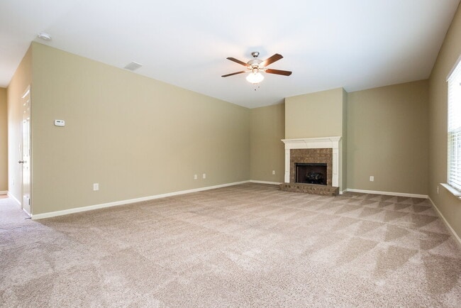 Building Photo - 248 Crescent Woode Dr