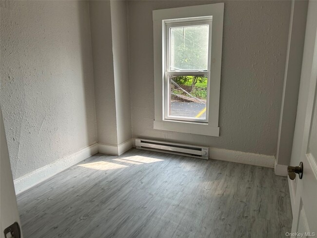 Building Photo - 404 NY-52
