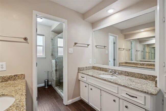Foto del edificio - 10911 Elmdale Dr