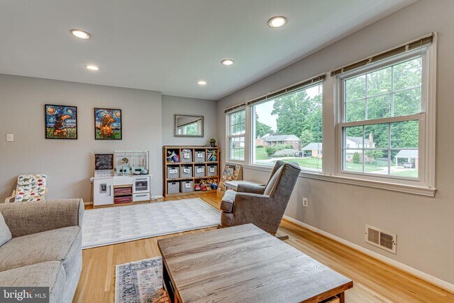 Foto del edificio - 8307 Carrleigh Pkwy