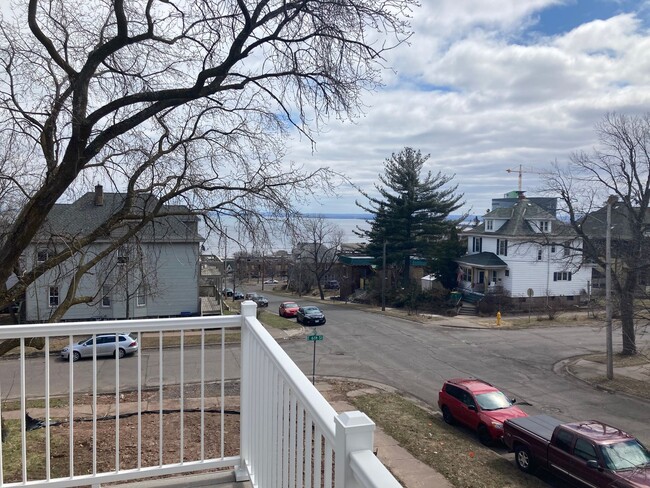 Building Photo - Beautiful 2 Bedroom 2 Bath with Heated Gar...