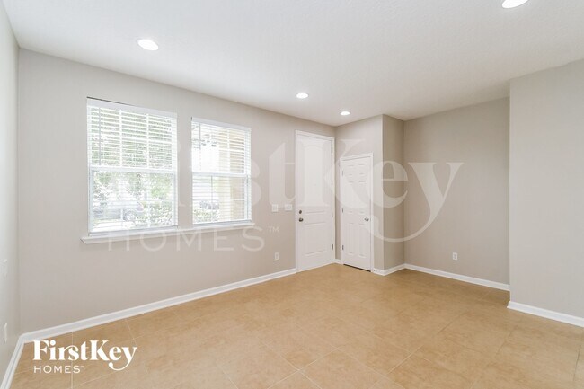 Building Photo - 4500 Oak Moss Loop