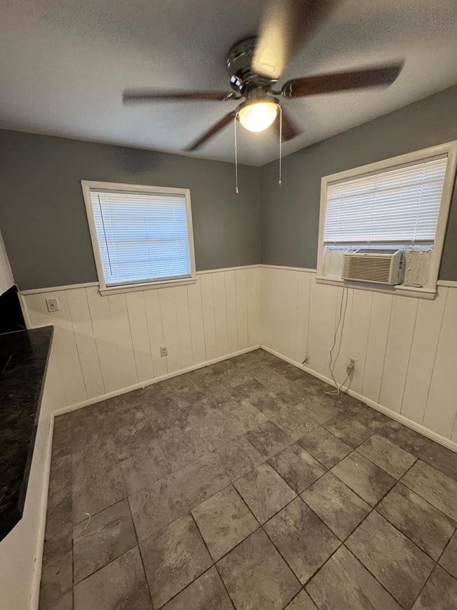 Building Photo - 2218 E 11th St