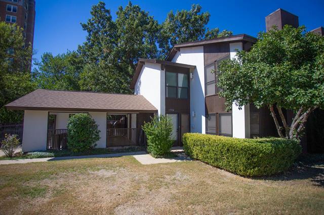 Building Photo - 2301 Mistletoe Dr