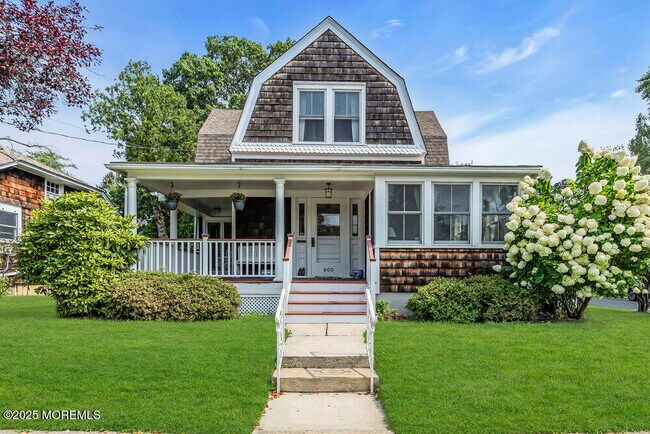 Building Photo - 600 St Clair Ave