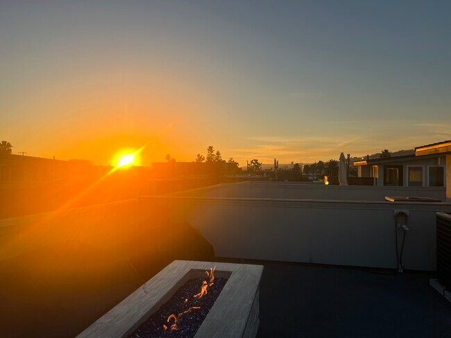 Breathtaking sunsets - 1147 W Alma Ln