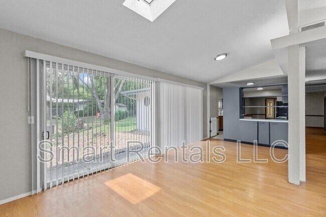 Foto del edificio - 12 Country Ln