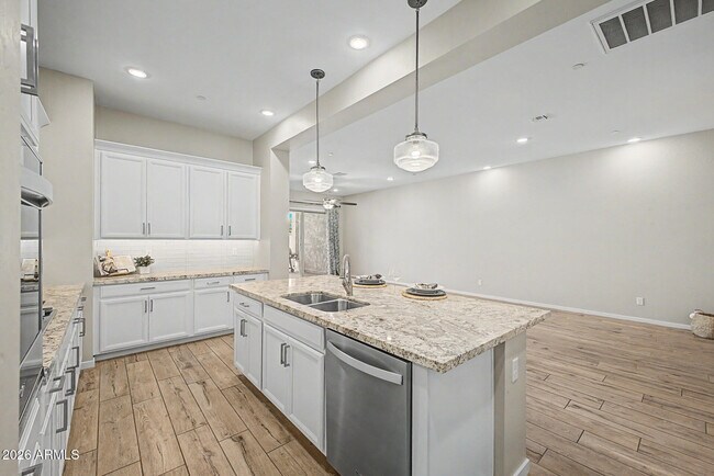 Foto del edificio - 1871 N 141st Ave