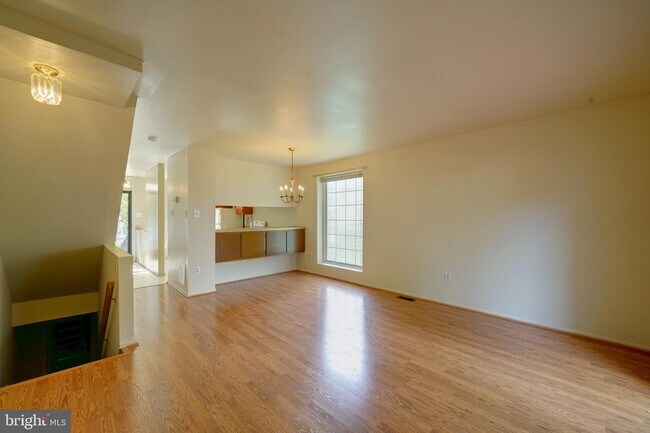 Building Photo - 6776 DUCKETTS Ln