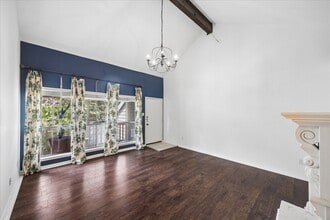 Building Photo - 2100 Tanglewilde St