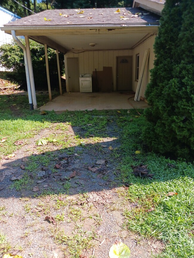 Foto del edificio - 545 School Rd