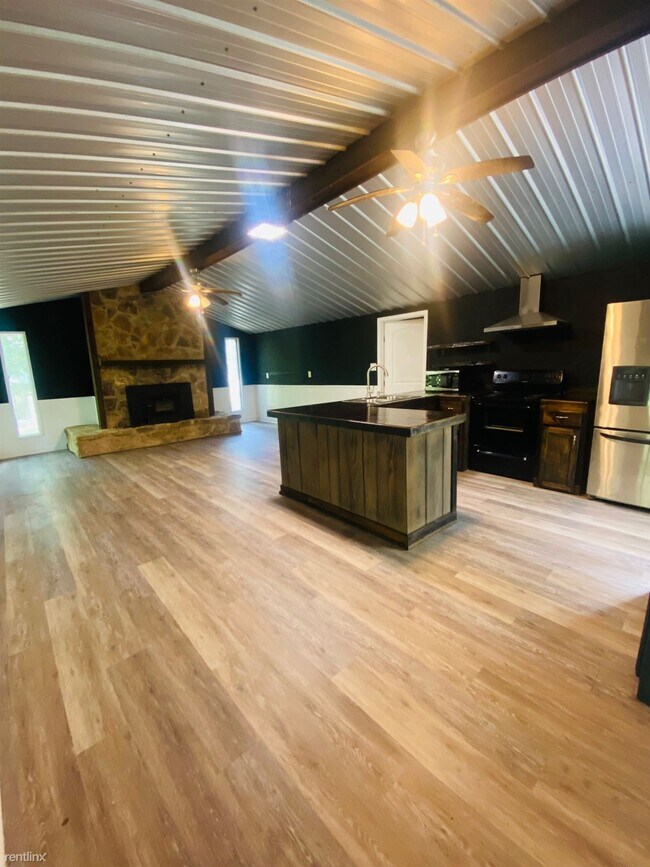 Building Photo - 2 br, 1.5 bath House - 18645 Bayside Dr