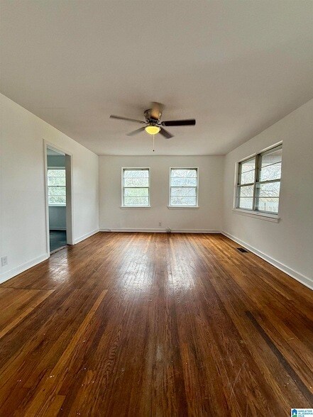 Foto del edificio - 7823 Rugby Ave